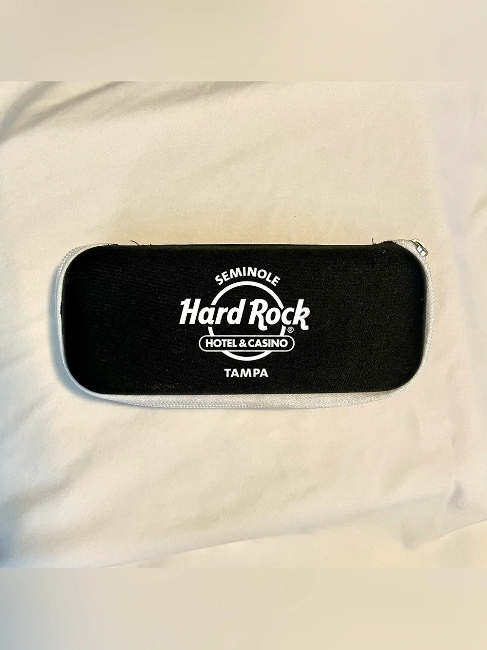 HARD ROCK Hotel & Casino Tampa Glasses Case - Zip Around Closure - Black/White